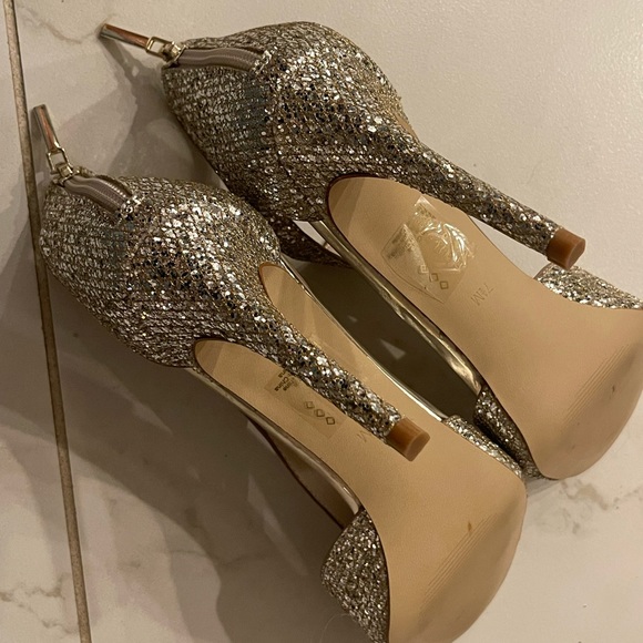 NWT, NIB David’s Bridal size 7.5 beautiful gold sparkle dress heels - Picture 8 of 10